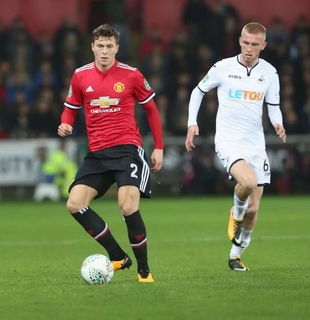 轻松高效！杰伦威22分钟8中5拿到15分5板5助 正负值+32（高效输出！杰伦威22分钟8投5中贡献15分5篮板5助攻，正负值+32）